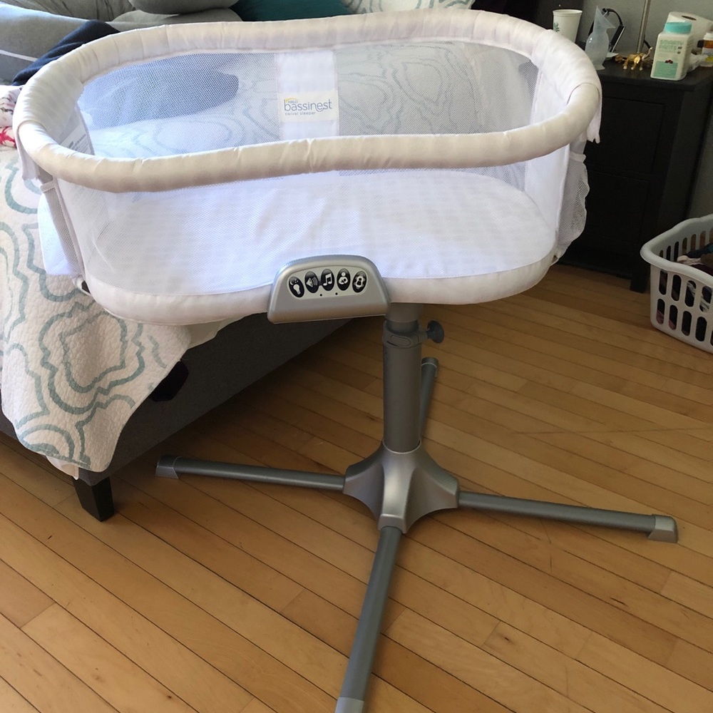 Halo BassiNest Swivel Sleeper